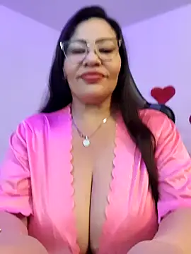 Snapshot of esmeralda_milf chatting on 02/27/26, 08:09 esmeralda milf online show from 02/27/26, 08:09