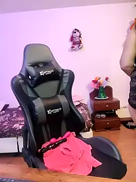 Snapshot of esmeralda_milf chatting on 03/08/26, 09:40 esmeralda milf online show from 03/08/26, 09:40