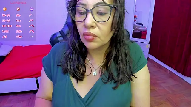 esmeralda milf online show from 05/16/26, 07:23