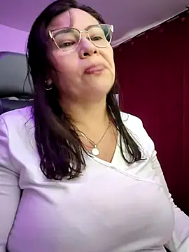 esmeralda milf online show from 06/22/26, 08:28