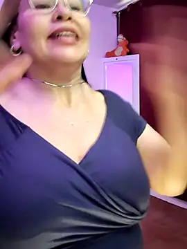 esmeralda milf online show from 07/22/26, 08:33
