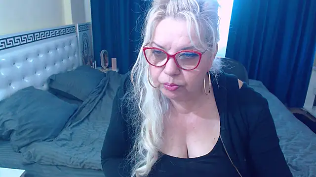 Snapshot of SonyaHotMilf chatting on 04/24/26, 09:01 SonyaHotMilf online show from 04/24/26, 09:01