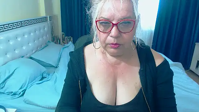 Snapshot of SonyaHotMilf chatting on 05/14/26, 11:06 SonyaHotMilf online show from 05/14/26, 11:06