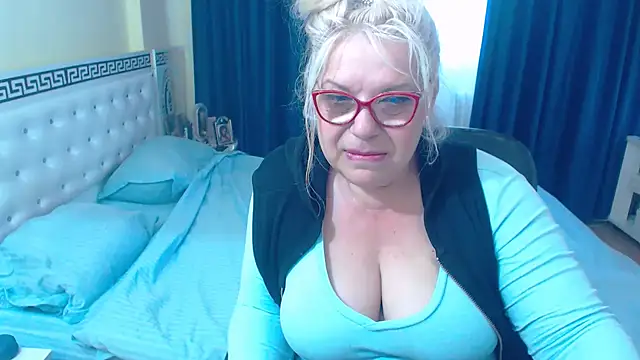 Snapshot of SonyaHotMilf chatting on 05/15/26, 11:50 SonyaHotMilf online show from 05/15/26, 11:50