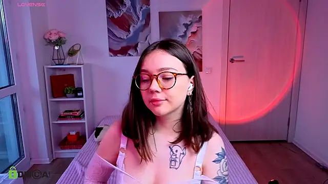 MilenaSaint online show from 09/28/25, 04:18