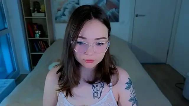 MilenaSaint online show from 05/18/26, 04:07