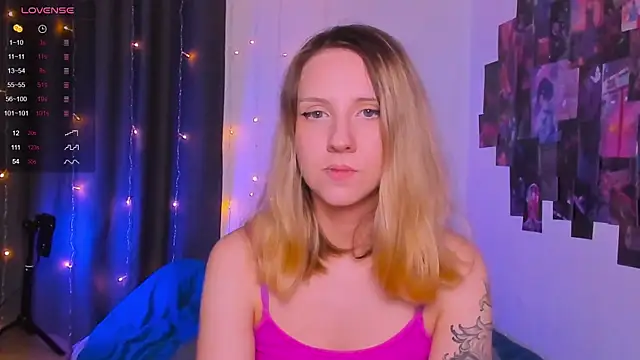 Snapshot of HotaruTomo chatting on 12/19/24, 04:35 HotaruTomo online show from 12/19/24, 04:35