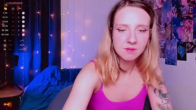 Snapshot of HotaruTomo chatting on 12/19/24, 08:23 HotaruTomo online show from 12/19/24, 08:23