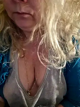 Snapshot of Janahotty chatting on 12/11/24, 10:49 Janahotty online show from 12/11/24, 10:49