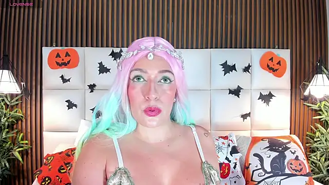 Snapshot of naughty_flower18 chatting on 10/30/25, 10:43 naughty flower18 online show from 10/30/25, 10:43