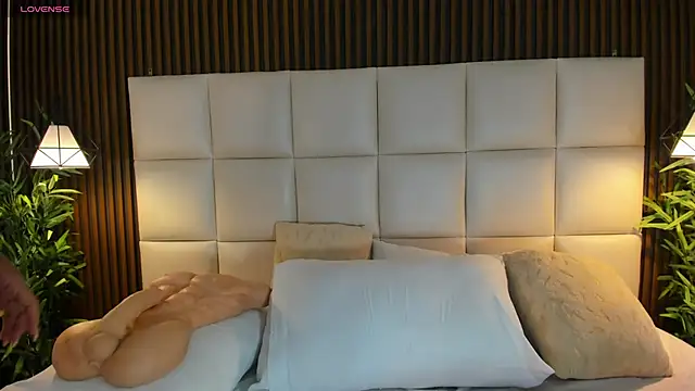 Snapshot of naughty_flower18 chatting on 11/13/25, 10:30 naughty flower18 online show from 11/13/25, 10:30