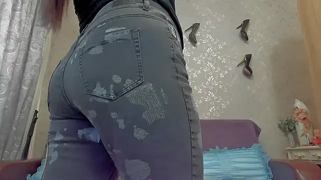 emilianna666 online show from 12/10/24, 09:01