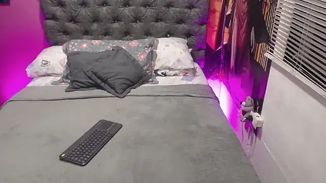 Snapshot of JEENEVIEVE chatting on 11/11/25, 06:30 JEENEVIEVE online show from 11/11/25, 06:30