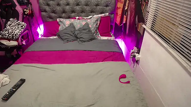 Snapshot of JEENEVIEVE chatting on 12/04/25, 06:16 JEENEVIEVE online show from 12/04/25, 06:16