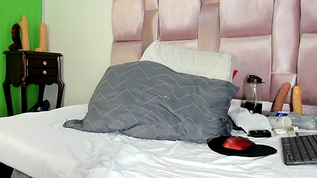 Snapshot of GiulianaRobert chatting on 09/23/25, 05:38 GiulianaRobert online show from 09/23/25, 05:38