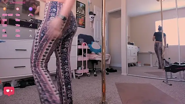 Evie-Luna online show from 04/04/26, 11:13