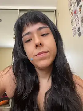 Snapshot of Evie-Luna chatting on 07/17/26, 06:35 Evie-Luna online show from 07/17/26, 06:35