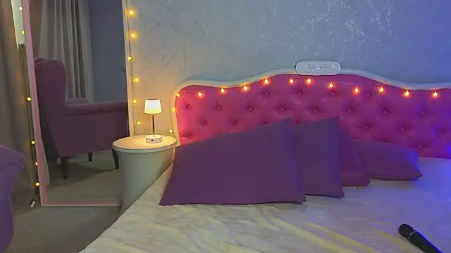 Snapshot of Ariana_Petite chatting on 02/20/25, 05:23 Ariana Petite online show from 02/20/25, 05:23