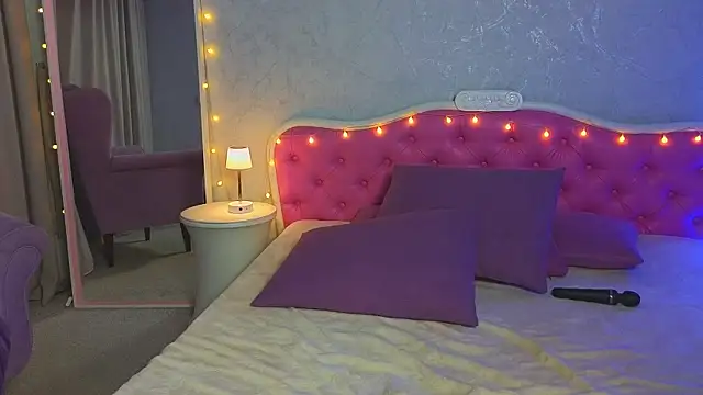 Snapshot of Ariana_Petite chatting on 02/24/25, 02:19 Ariana Petite online show from 02/24/25, 02:19