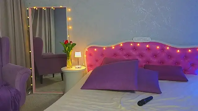 Snapshot of Ariana_Petite chatting on 03/07/25, 02:25 Ariana Petite online show from 03/07/25, 02:25