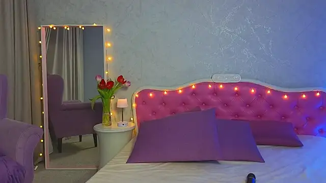 Snapshot of Ariana_Petite chatting on 03/09/25, 11:56 Ariana Petite online show from 03/09/25, 11:56