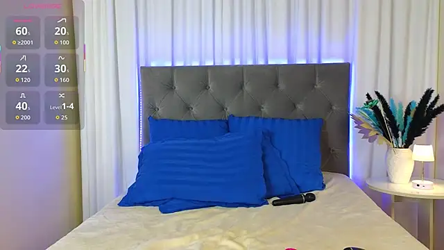 Snapshot of Ariana_Petite chatting on 10/06/25, 12:19 Ariana Petite online show from 10/06/25, 12:19