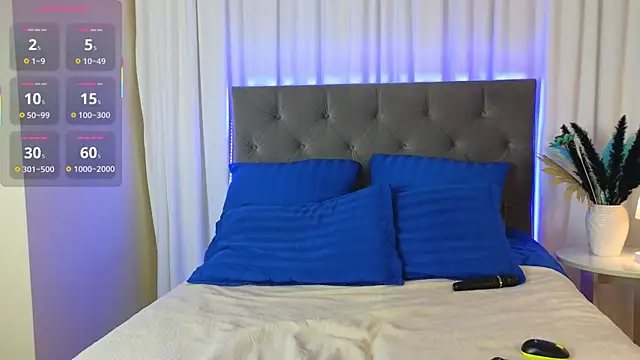 Snapshot of Ariana_Petite chatting on 10/30/25, 12:23 Ariana Petite online show from 10/30/25, 12:23