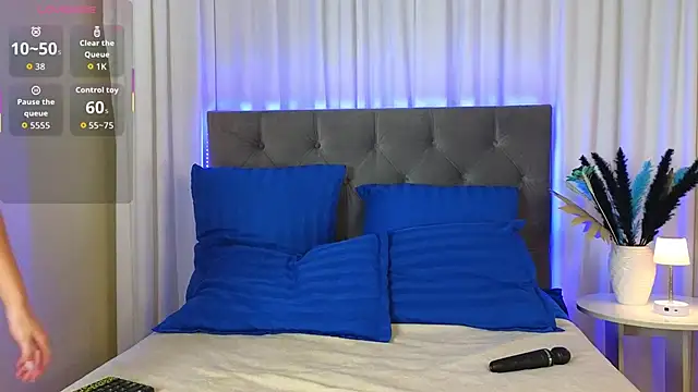 Snapshot of Ariana_Petite chatting on 11/07/25, 09:37 Ariana Petite online show from 11/07/25, 09:37