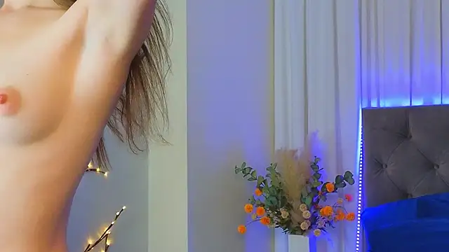 Snapshot of Ariana_Petite chatting on 02/25/26, 12:20 Ariana Petite online show from 02/25/26, 12:20