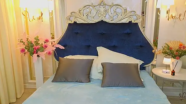 Snapshot of Ariana_Petite chatting on 05/15/26, 11:23 Ariana Petite online show from 05/15/26, 11:23