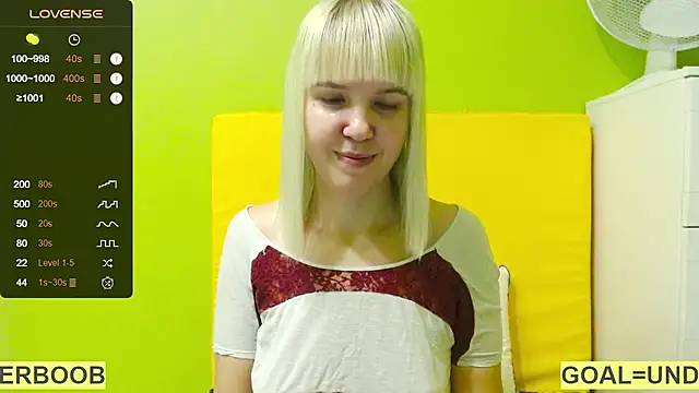 Snapshot of Ultra_Meow chatting on 12/20/25, 11:39 Ultra Meow online show from 12/20/25, 11:39