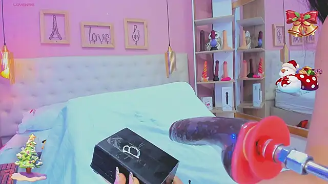 Snapshot of leylla_ chatting on 12/17/25, 08:26 leylla online show from 12/17/25, 08:26