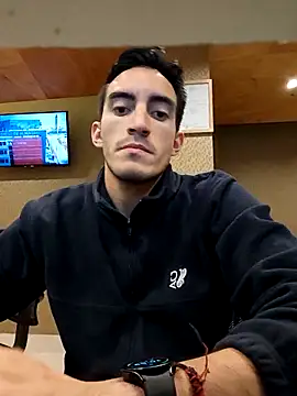 Snapshot of TommyMomentum chatting on 02/02/26, 01:59 TommyMomentum online show from 02/02/26, 01:59