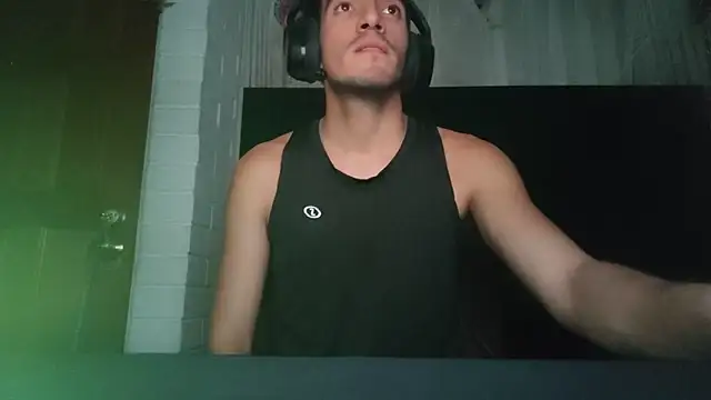 Snapshot of TommyMomentum chatting on 02/03/26, 04:32 TommyMomentum online show from 02/03/26, 04:32