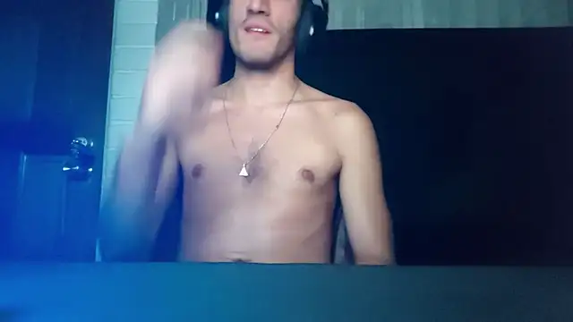 Snapshot of TommyMomentum chatting on 02/12/26, 04:40 TommyMomentum online show from 02/12/26, 04:40