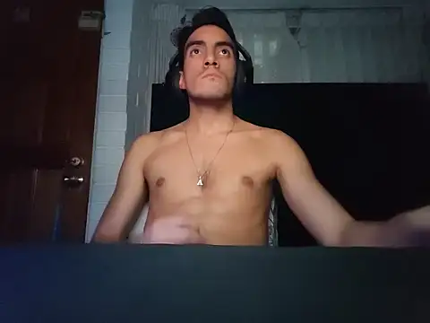 Snapshot of TommyMomentum chatting on 03/17/26, 04:39 TommyMomentum online show from 03/17/26, 04:39