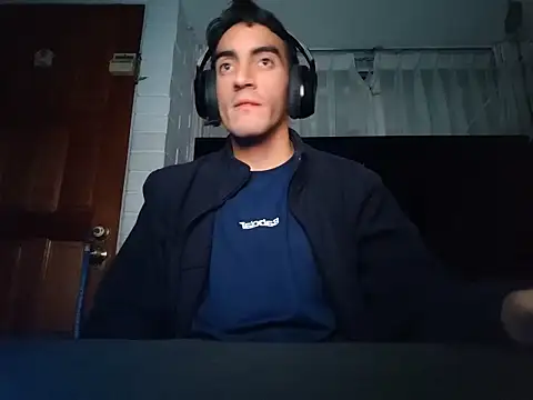 Snapshot of TommyMomentum chatting on 03/20/26, 06:18 TommyMomentum online show from 03/20/26, 06:18