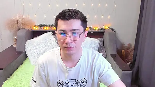 Yumi steve online show from 03/02/25, 08:29