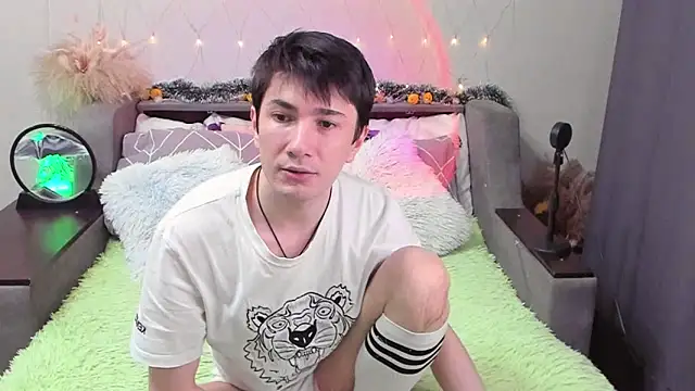 Yumi steve online show from 11/08/25, 06:51