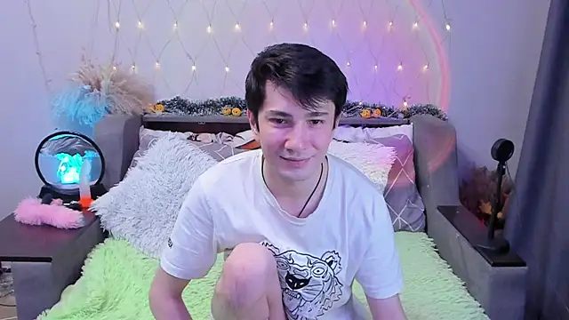 Yumi steve online show from 12/17/25, 04:35