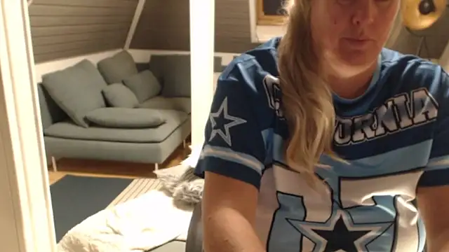 Snapshot of KimMitchelli chatting on 11/24/25, 09:14 KimMitchelli online show from 11/24/25, 09:14