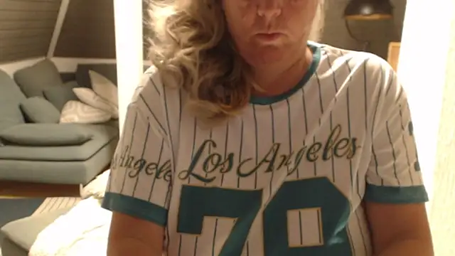 Snapshot of KimMitchelli chatting on 03/04/26, 05:57 KimMitchelli online show from 03/04/26, 05:57