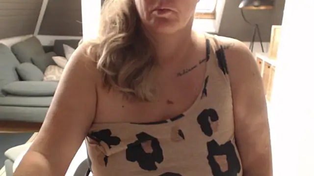 Snapshot of KimMitchelli chatting on 03/18/26, 06:49 KimMitchelli online show from 03/18/26, 06:49