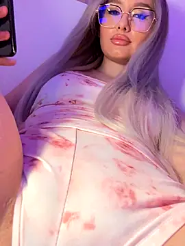 Snapshot of mollyxxx chatting on 12/08/24, 01:02 mollyxxx online show from 12/08/24, 01:02