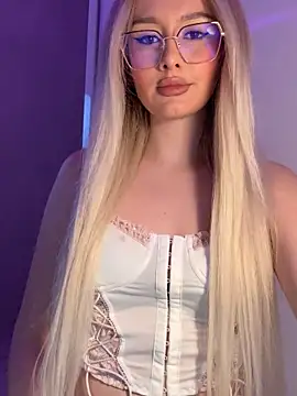 Snapshot of mollyxxx chatting on 01/05/25, 12:31 mollyxxx online show from 01/05/25, 12:31