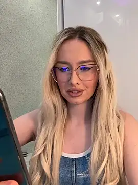 Snapshot of mollyxxx chatting on 01/17/25, 02:29 mollyxxx online show from 01/17/25, 02:29