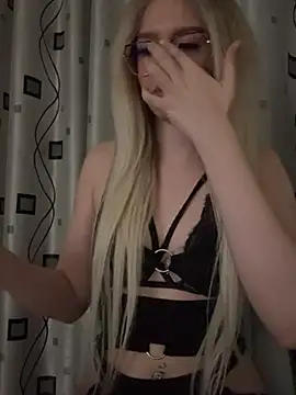 Snapshot of mollyxxx chatting on 02/01/25, 01:12 mollyxxx online show from 02/01/25, 01:12