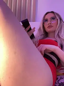 Snapshot of mollyxxx chatting on 02/13/25, 07:35 mollyxxx online show from 02/13/25, 07:35