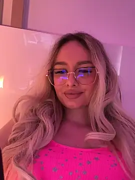 Snapshot of mollyxxx chatting on 03/12/25, 08:19 mollyxxx online show from 03/12/25, 08:19