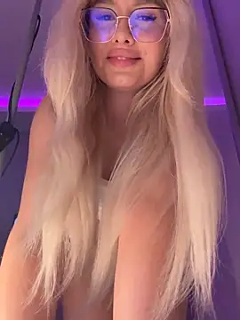 Snapshot of mollyxxx chatting on 10/11/25, 01:49 mollyxxx online show from 10/11/25, 01:49